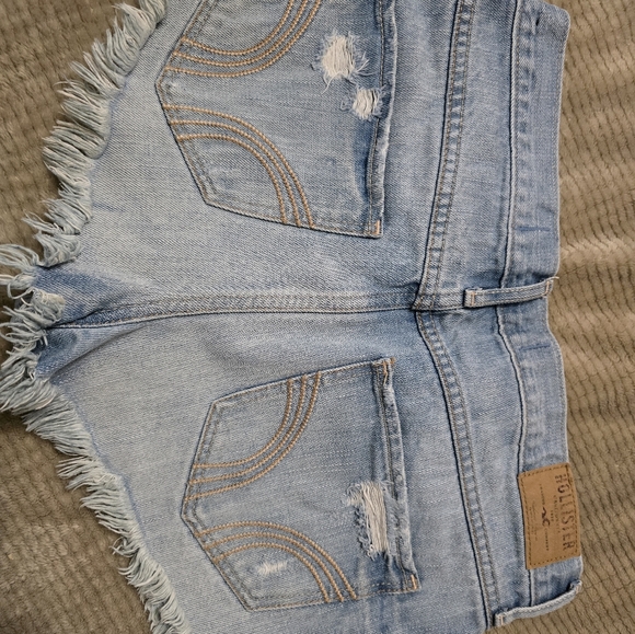 Hollister Shortie - Picture 2 of 2